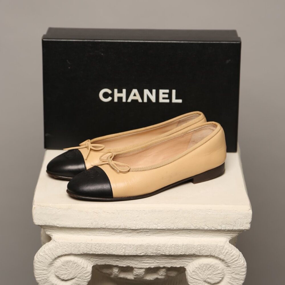 SOLD! CHANEL CC Ballet Flats - Picture 2 of 11